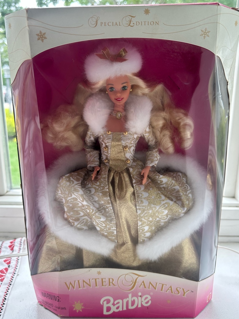 VINTAGE 1995 Barbie Winter Fantasy Doll in Gold and White